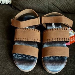 Muk Luks City Soul Wedge Sandals